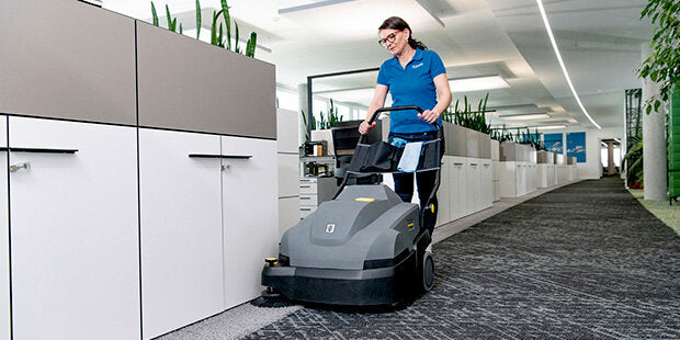 Balayeuse aspirante pour moquettes